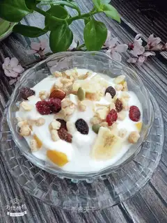 Mango yogurt nuts