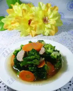 Carrot scrawny slices of broccoli