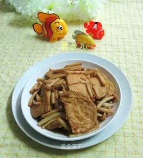 White mascara with fresh chicken