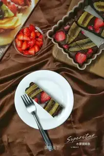 Banana strawberry chocolate cake