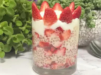 Strawberry Simeon with old yogurt