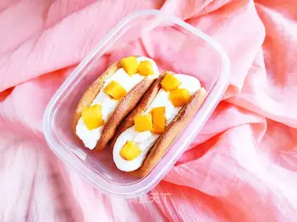 Mango hugs cake rolls