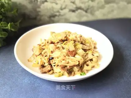 The duck urn has fried noodles