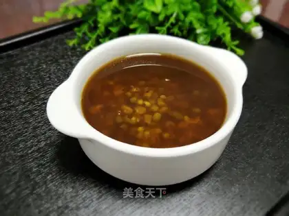Red sugar and green bean soup