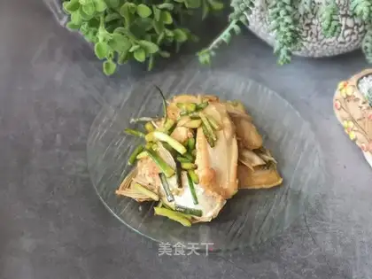 Garlic fried salbaby fins