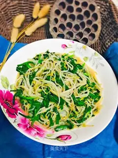 Soccer bean sprouts