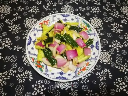 Onion cucumbers