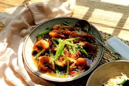 ♪ Dancing on the grid red oiled shrimp boiled shrimp ♪