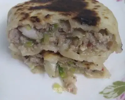A really thin dumpling pie