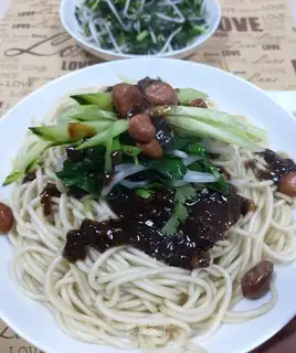 Chinese meat sauce noodles