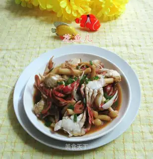 Seafood mushrooms and crabs