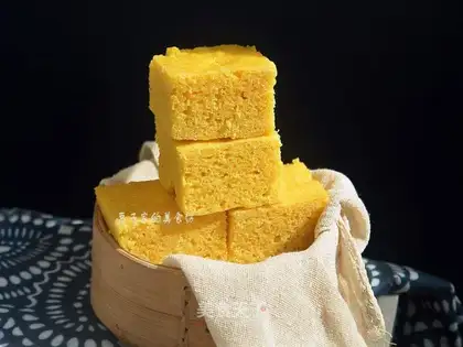 Old-fashioned coarse-food cake