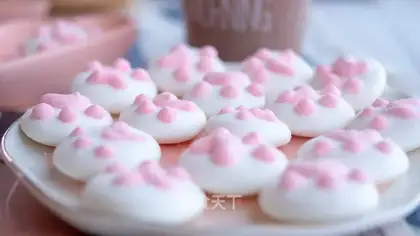 Cat claw marshmallows