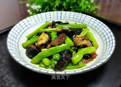 Fries of mushrooms and beans