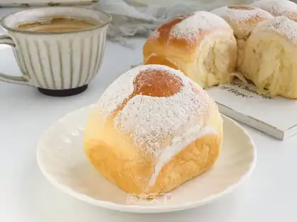 Meat pine corn buns