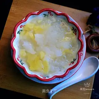 Pineapple silver ear soup