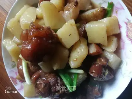 Pig hoof potatoes
