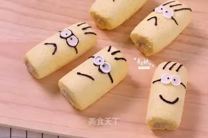 Little yellow banana cake roll