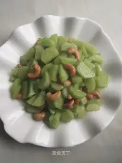 Cucumbers for cashew nuts