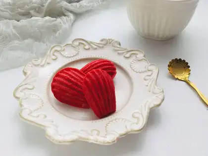 Red velvet lemon Madeleine