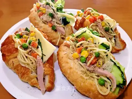 Tuna salad bread