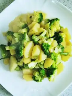 Potato fried broccoli