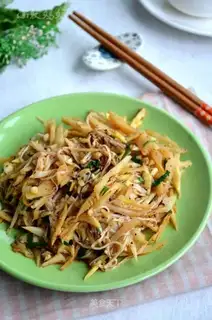 Garlic mackerel with golden needles