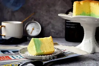 Two-coloured twilight cake