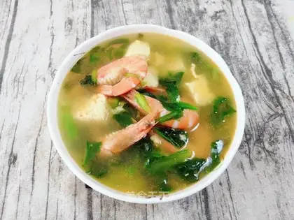 Little cabbage tofu shrimp soup