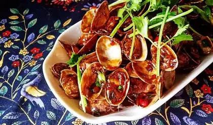 Pelican clams