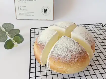 Six inches of cheese bread