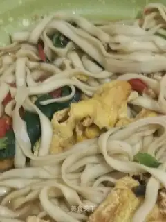 Tomato spinach noodles