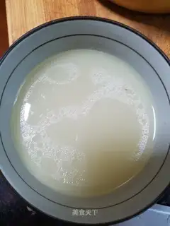 The old cuisine makes pig bones