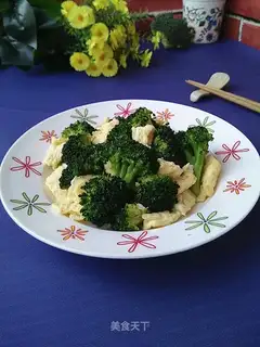 Eggs and broccoli