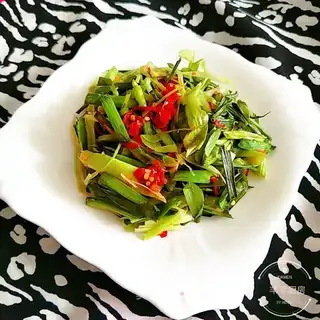 Garlic leaves