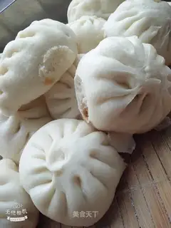 Tasty meat buns of sauce