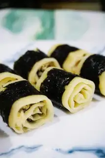 Seaweed pine rolls