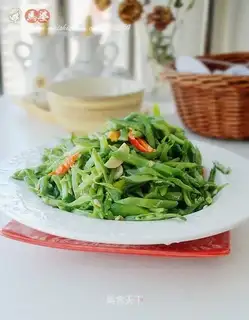 stir-fried sliced kidney beans