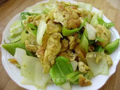 Scrambled eggs with green onions and green peppers