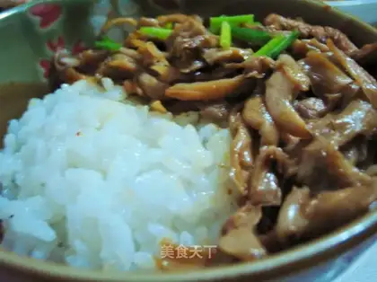 Sauce fried mushroom rice with rice