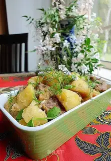 Stewed potatoes with pork ribs