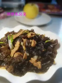 Stir fried pork slices with black fungus