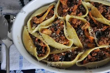 Chrytelus sauce pork shell noodles