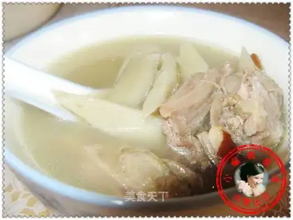 Chinese wolfberry burdock and old duck soup