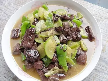 stir-fried pig blood with zucchini