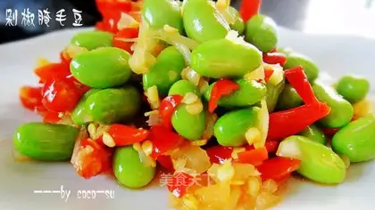 Chop pepper and marinate edamame