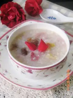 Rose, longan, glutinous rice porridge