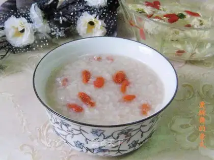 Chrysanthemum wolfberry glutinous rice porridge