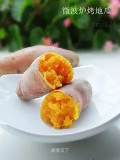 Baked sweet potatoes in the microwave