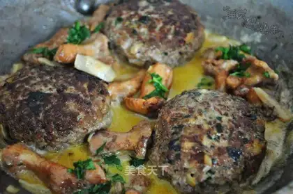 Beef round mushroom cream sauce